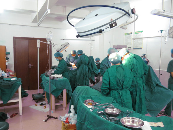 两台剖宫产手术同时开展