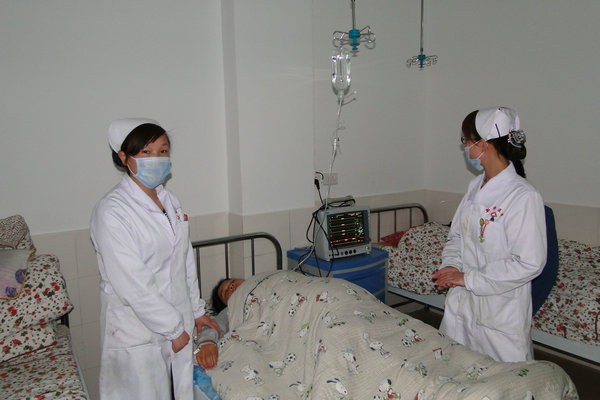 细心观察产妇术后情况